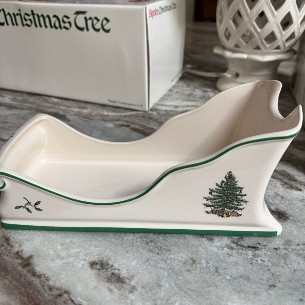 Spode Christmas Tree Sleigh Box with Red and Green Accents - Picture 3 of 5